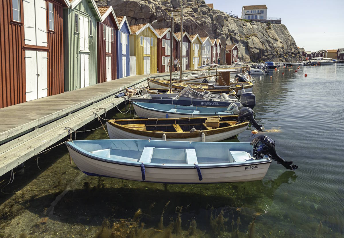 The same harbour scene as an ordinary photo, before the halftone conversion